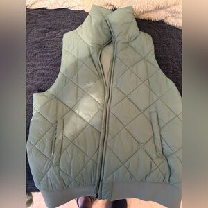 Tuckernuck women’s puffer vest. Sage green. Size large. Excellent condition.